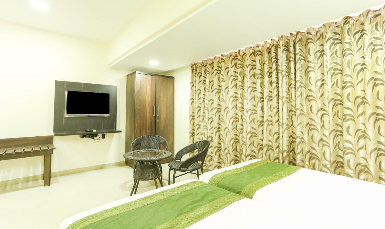 Treebo Trend Aviva Suites ムンバイ エクステリア 写真